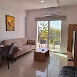 Stylish Kato Close To & Vibrant Harbor Life شقة بافوس
