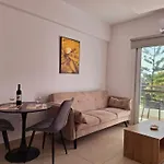 Stylish Kato Close To & Vibrant Harbor Life