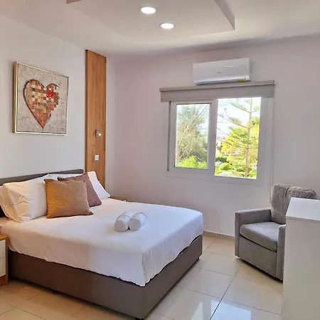 Stylish Kato Close To & Vibrant Harbor Life דירה *