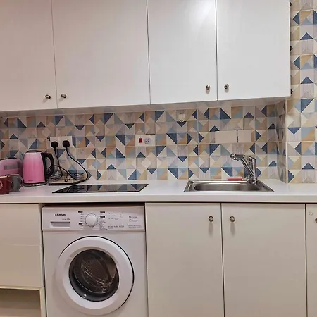 Stylish Kato Close To & Vibrant Harbor Life *