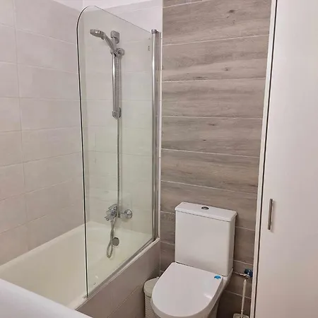 Stylish Kato Close To & Vibrant Harbor Life