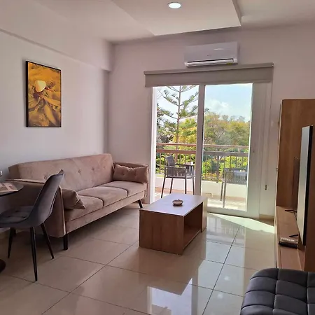 Stylish Kato Close To & Vibrant Harbor Life Apartmán Paphos